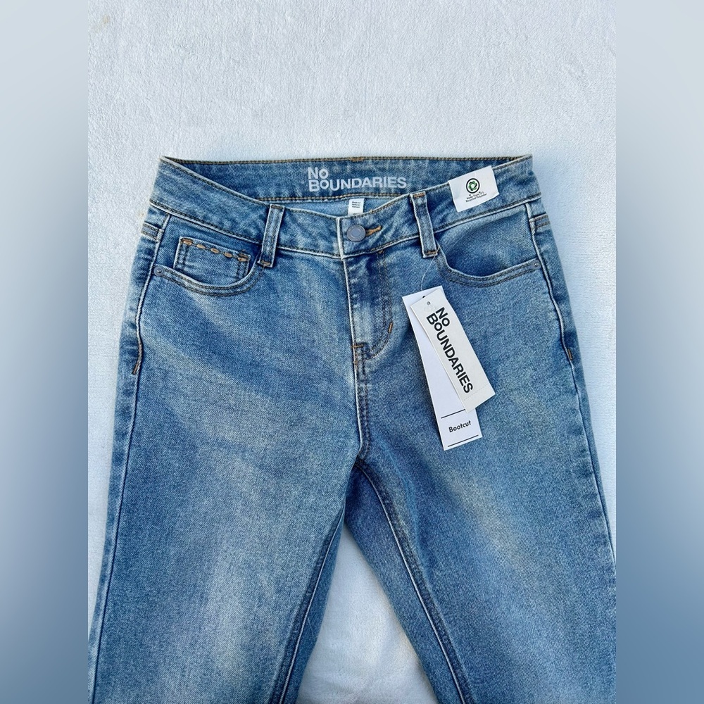 NWT No Boundaries Y2K Jeans Bootcut Embroidered Star Denim Sz. 00 - Picture 2 of 9